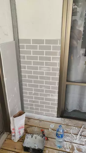 חיפוי קירות בדירה